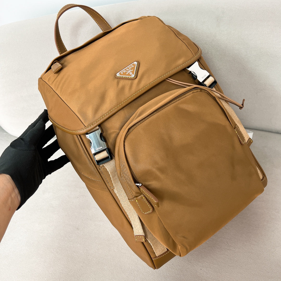 Рюкзак Prada 2VZ135, карамельного цвета.