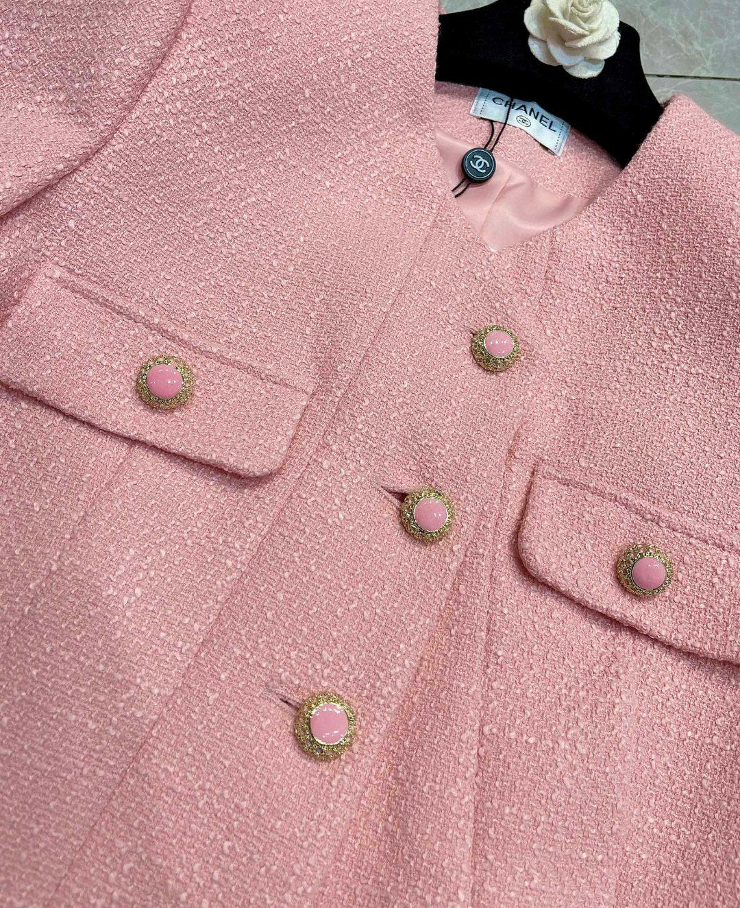 Chanel 2403 - Элегантный твидовый костюм с жакетом - Оранжево-розовый
