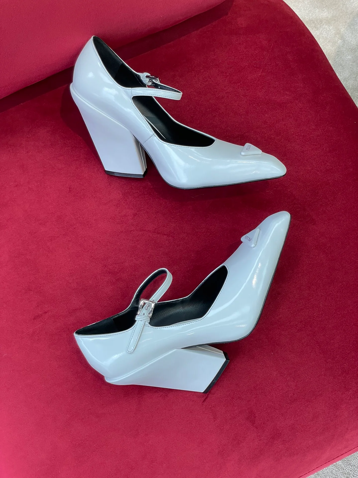 Коллекция Prada осень/зима 2022 с подиума - Туфли на высоком каблуке - 1