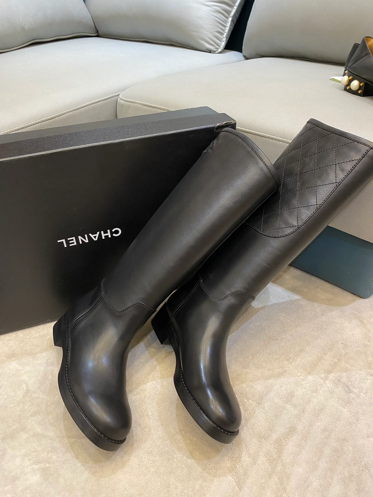 Новинка 2022 года от Chanel - Кожаные сапоги - 1