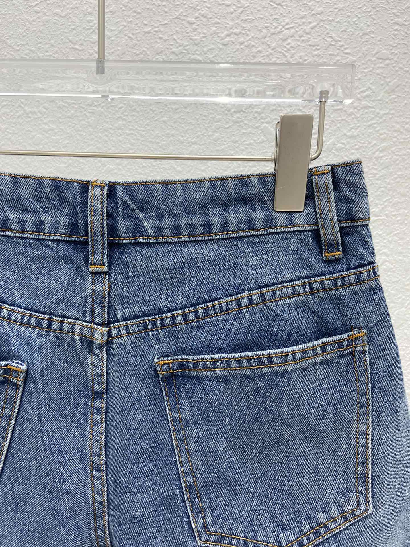 Balenciaga 2404 - Джинсовые шорты на пуговицах