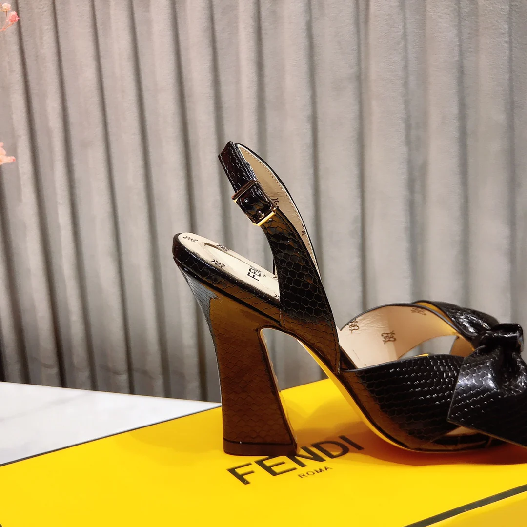 Fendi - Весна 2022 - Босоножки на высоком каблуке