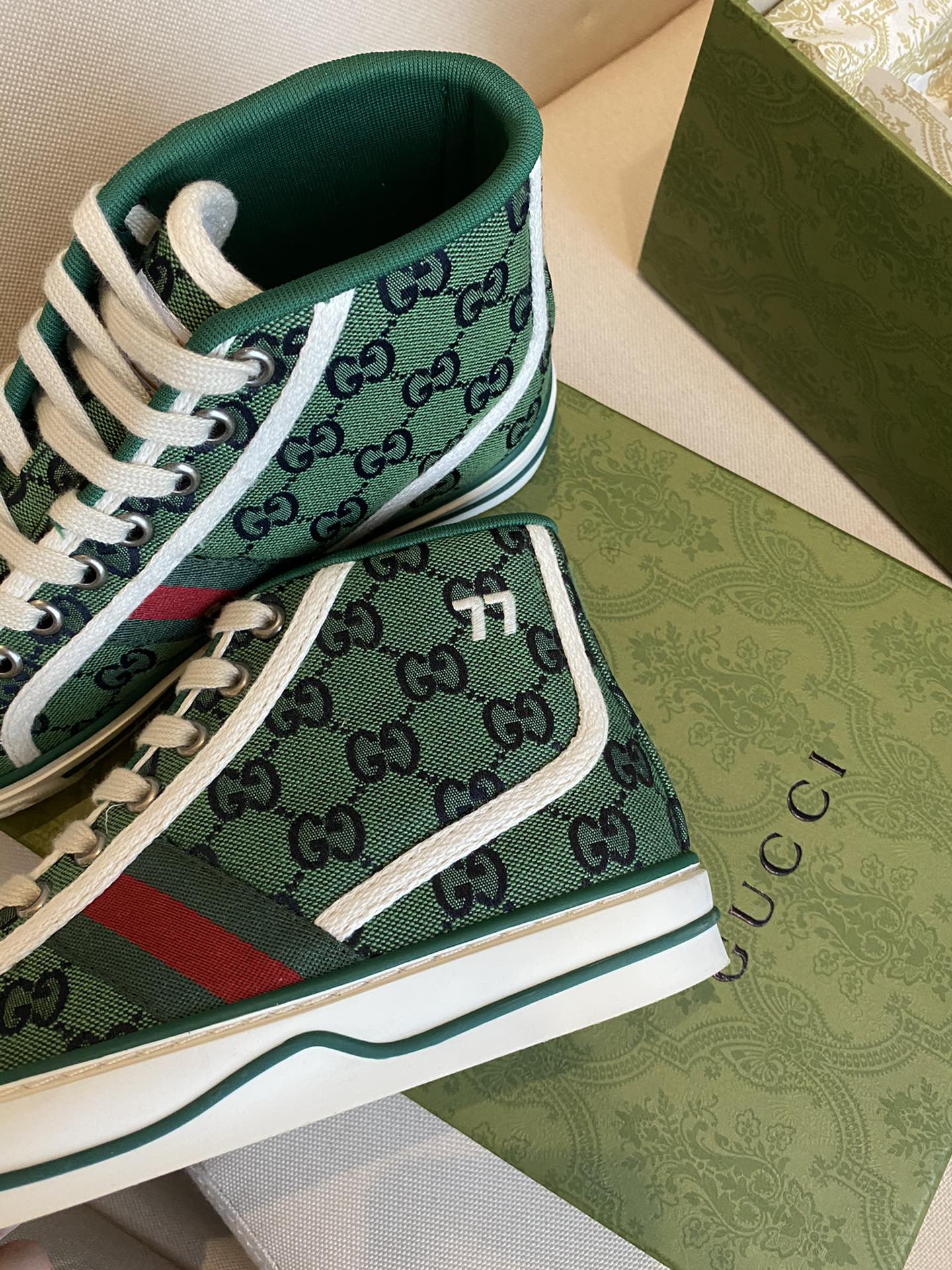 Высокие кеды Gucci с монограммой из канваса - 4