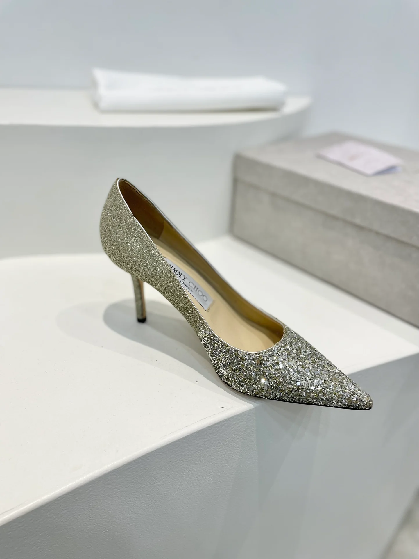 Туфли-лодочки Jimmy с острым носком на шпильке - серебристо-золотые