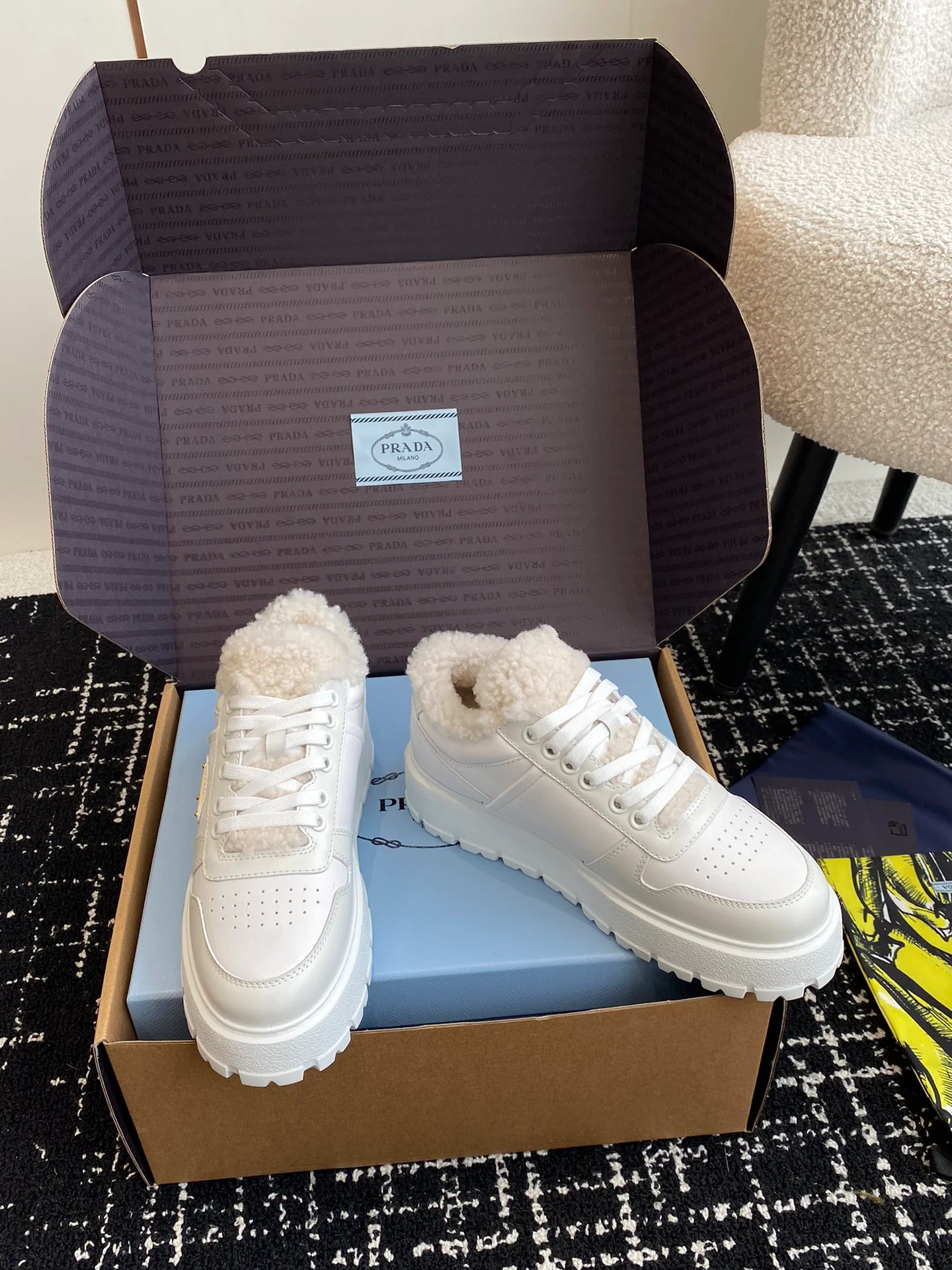 Повседневные туфли Prada 2024 - белые - 1