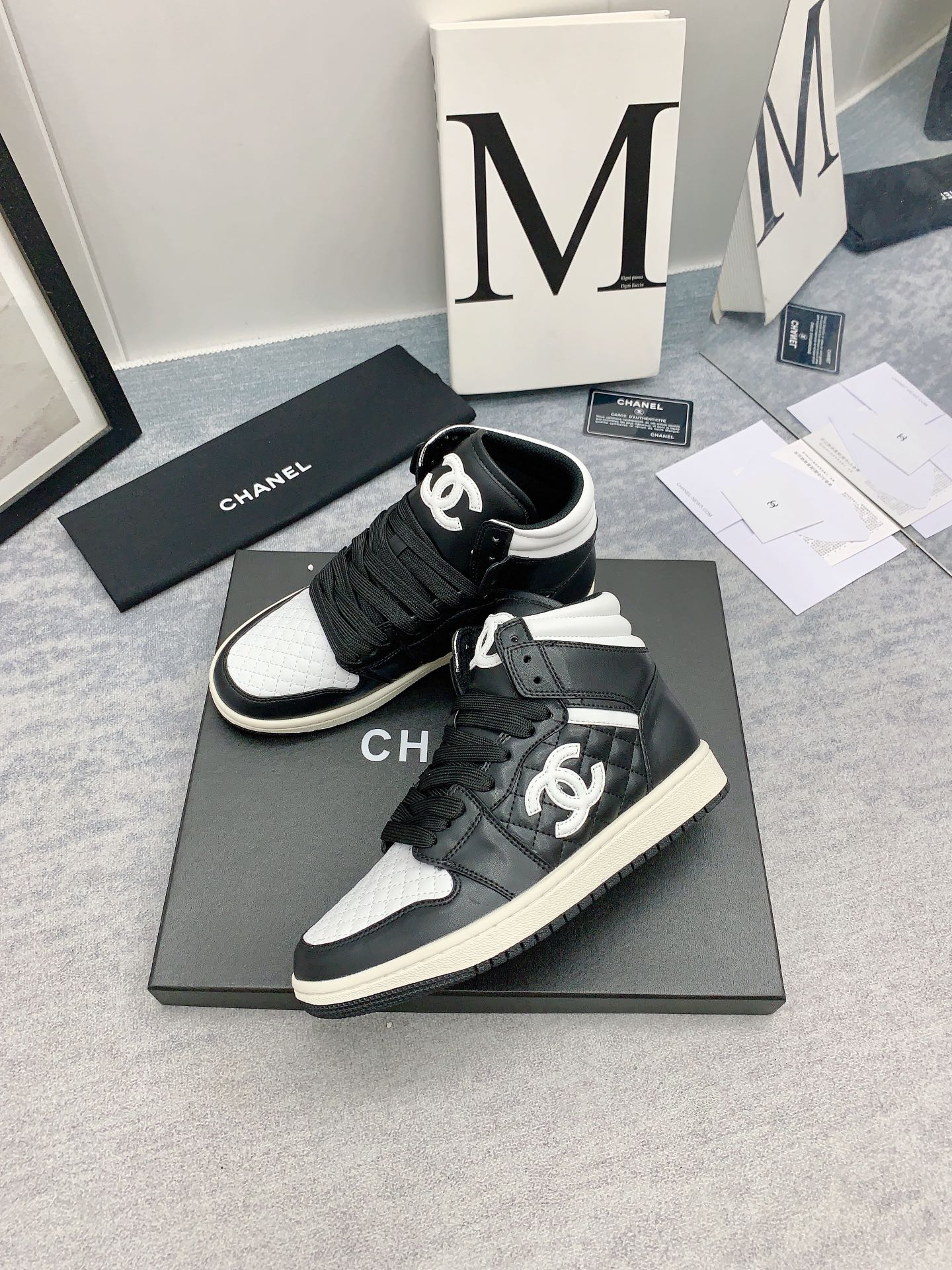 Коллекция Chanel 2023 года - Повседневные высокие кроссовки - Унисекс - Черные
