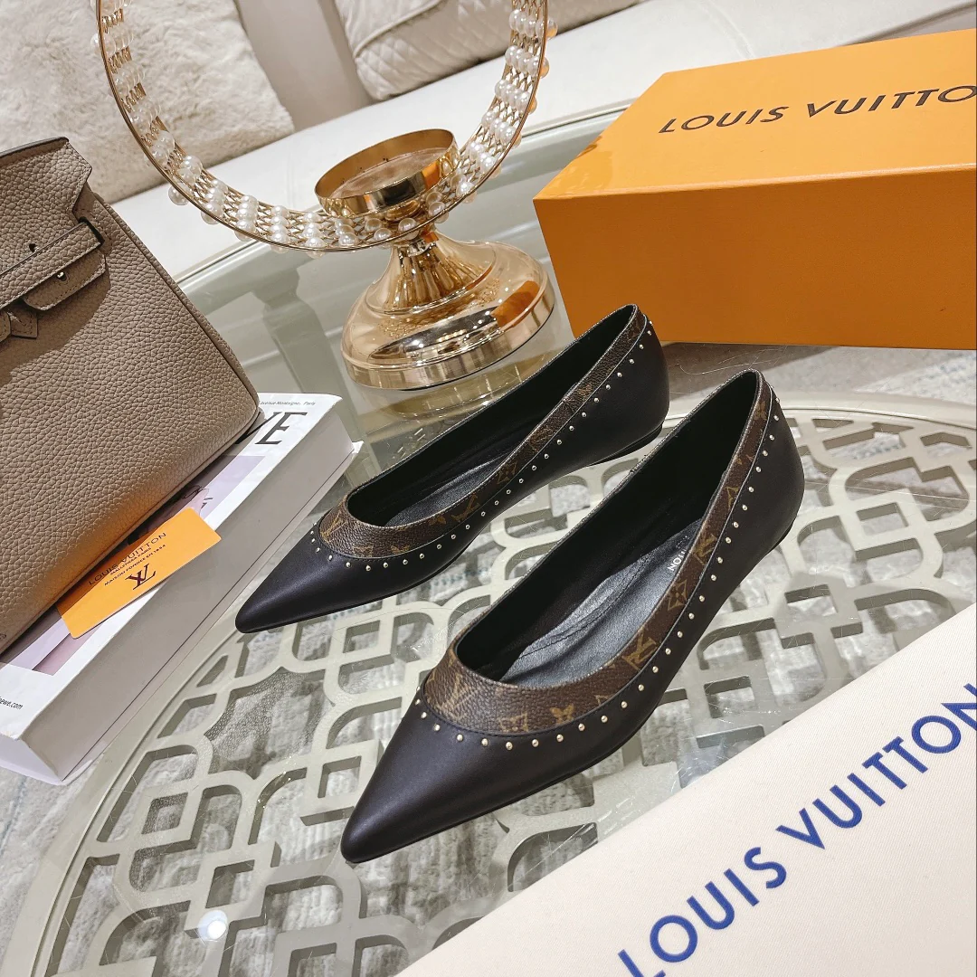 LV - Новинка сезона осень/зима 2022 - Туфли с плоским носком и острым носком