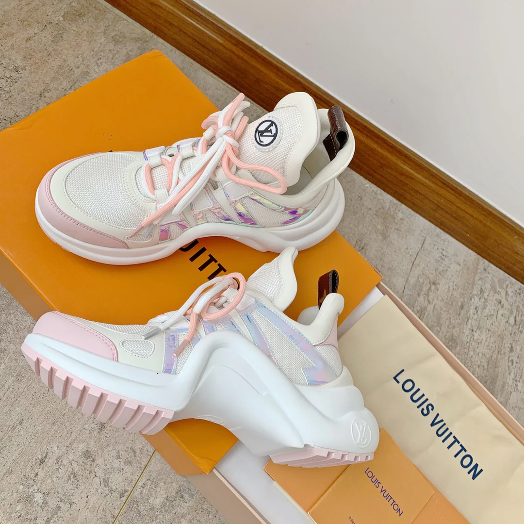 Серия LV-Archlight - Новые кроссовки для папы - 1