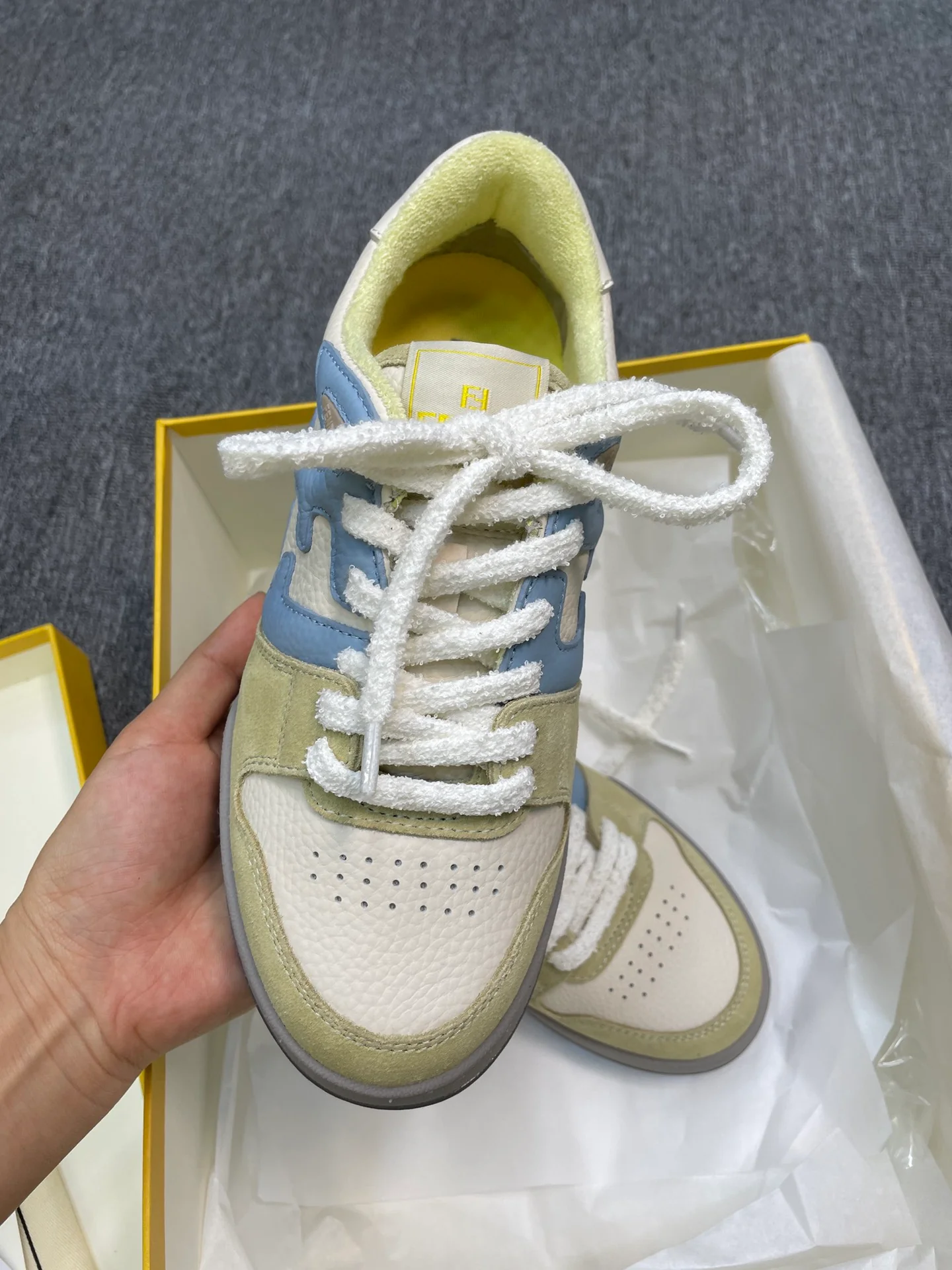 Синие кроссовки Fendi - повседневная обувь