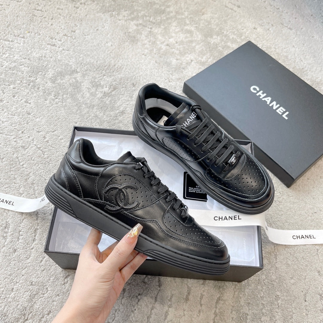 Новинка сезона весна/лето 2023 от Chanel - Кроссовки - Черные