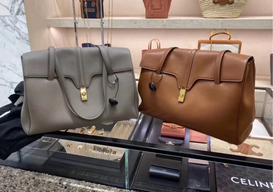 Сумка Celine Soft 16 Large из зернистой телячьей кожи - серая.