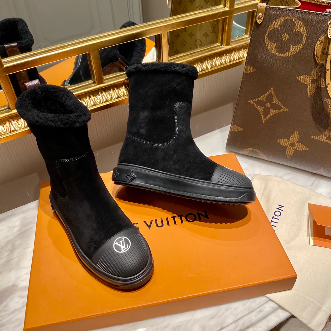 Обувь LV - сапоги LV до середины икры с внутренней подкладкой.