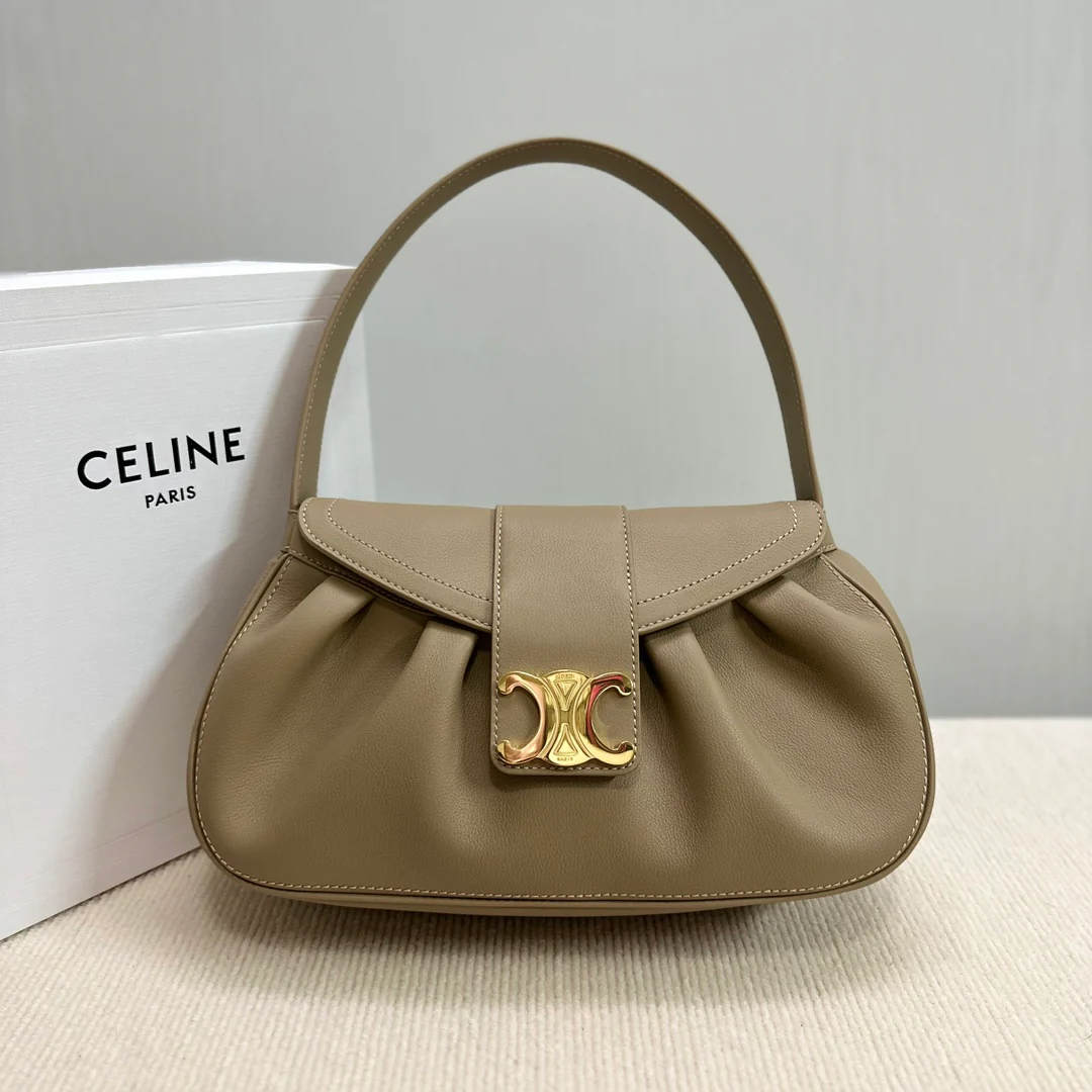 Сумка Celine Polly Bag — абрикосово-коричневая.