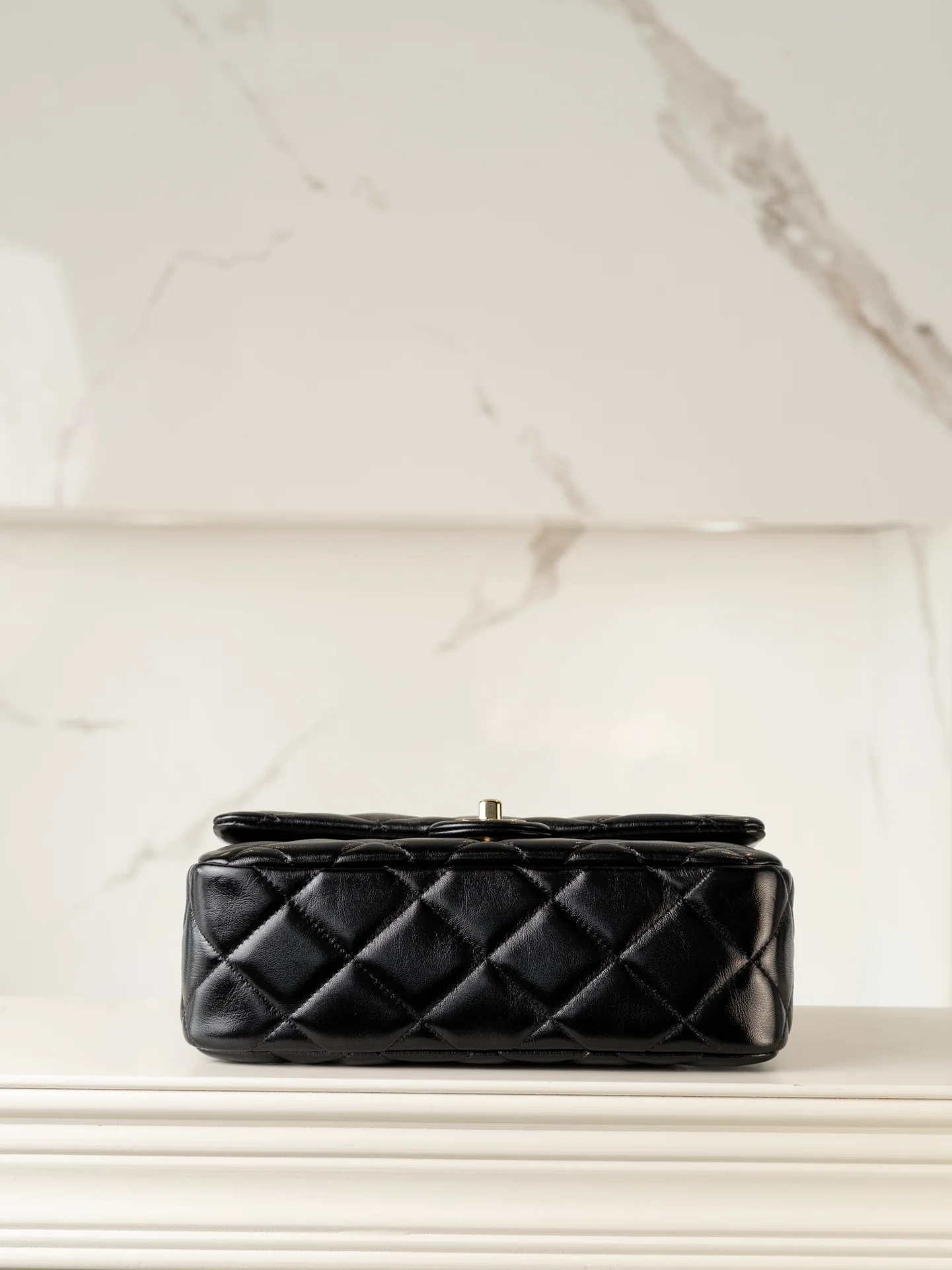 Chanel - ??? - Новая большая квадратная сумка с клапаном и толстой цепочкой - Черная