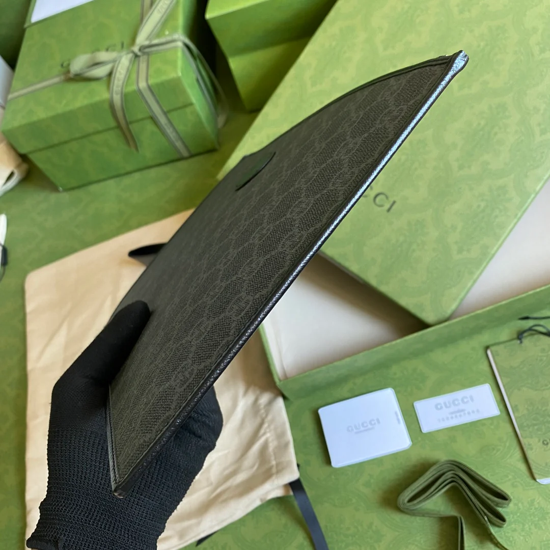 Gucci 男款手拿包