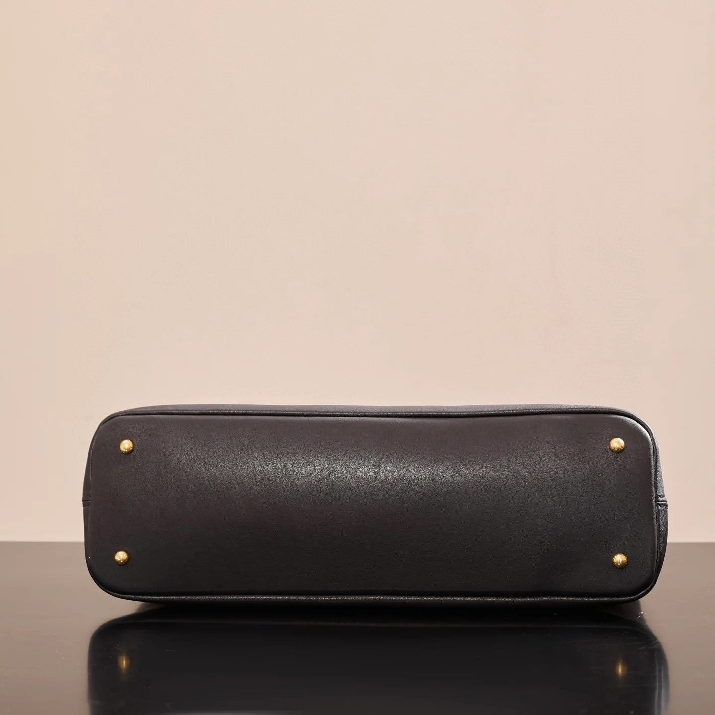 Сумка Miu Miu-5bg310m1680-????? из овечьей кожи, горизонтальная, черная.