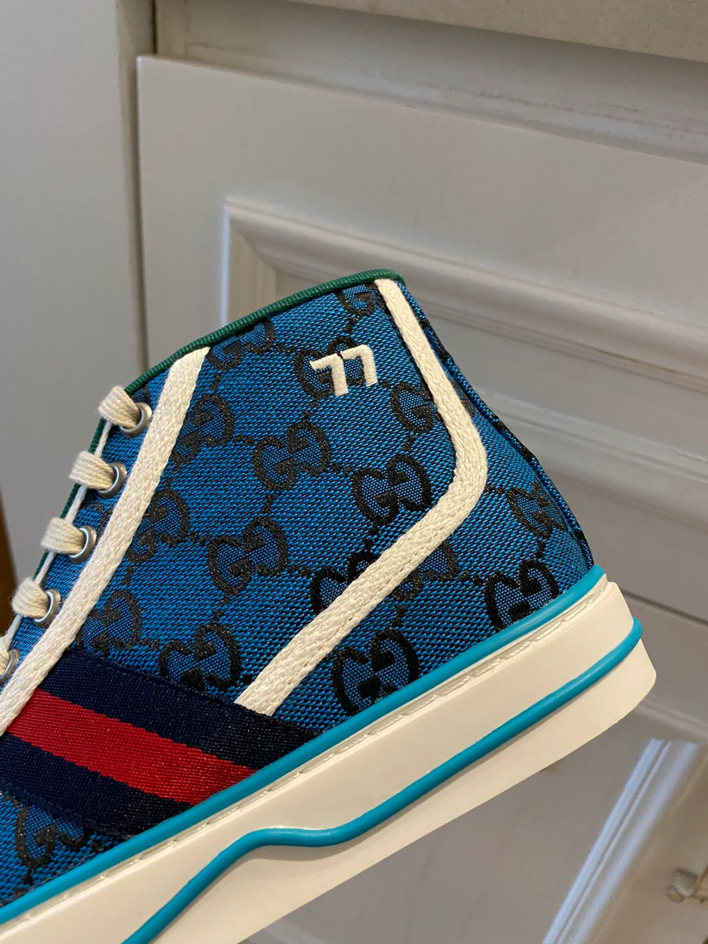 Высокие кеды Gucci с монограммой из канваса - 3