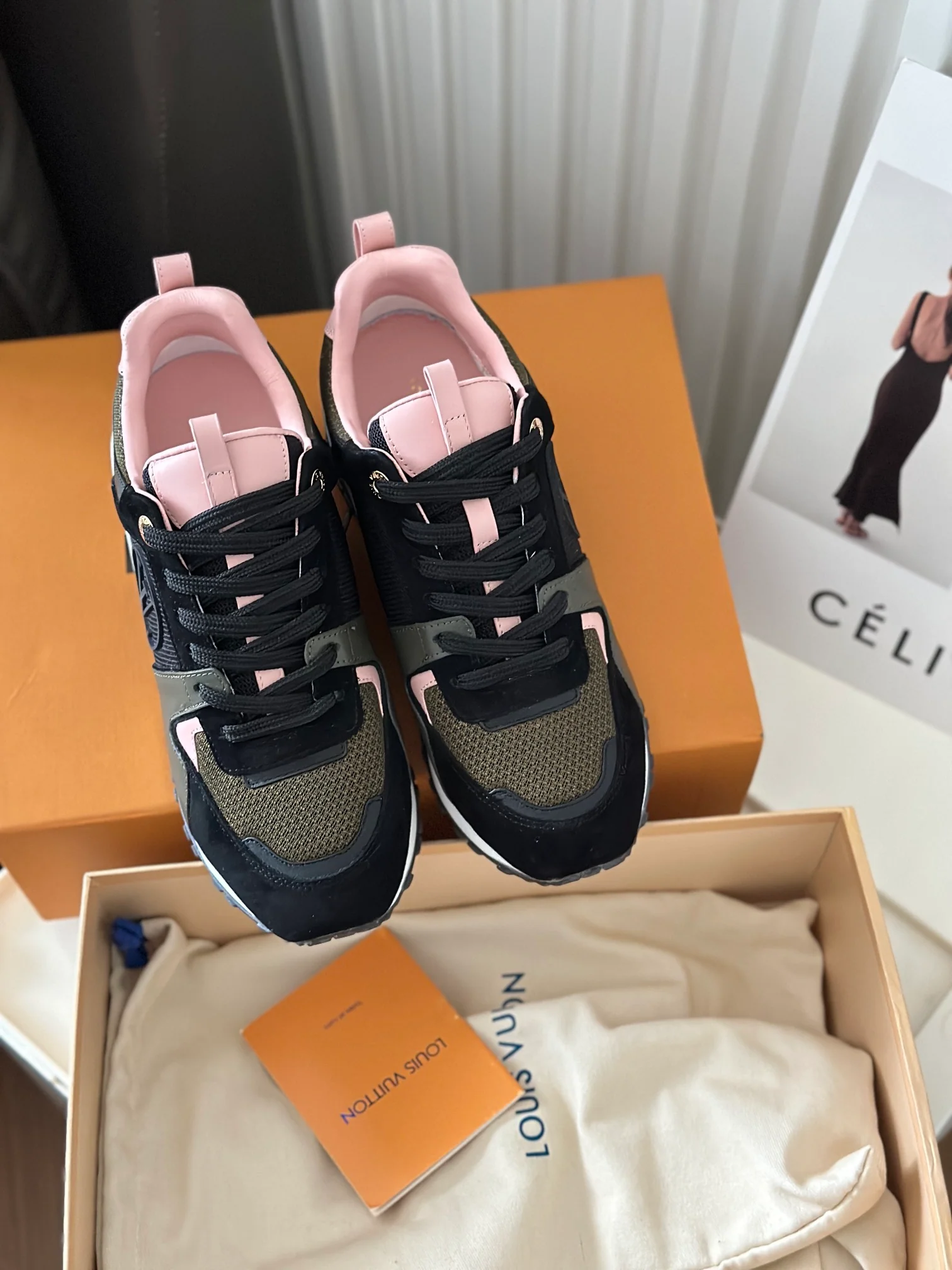 Кроссовки LV Runaway - армейский розовый с зеленым оттенком