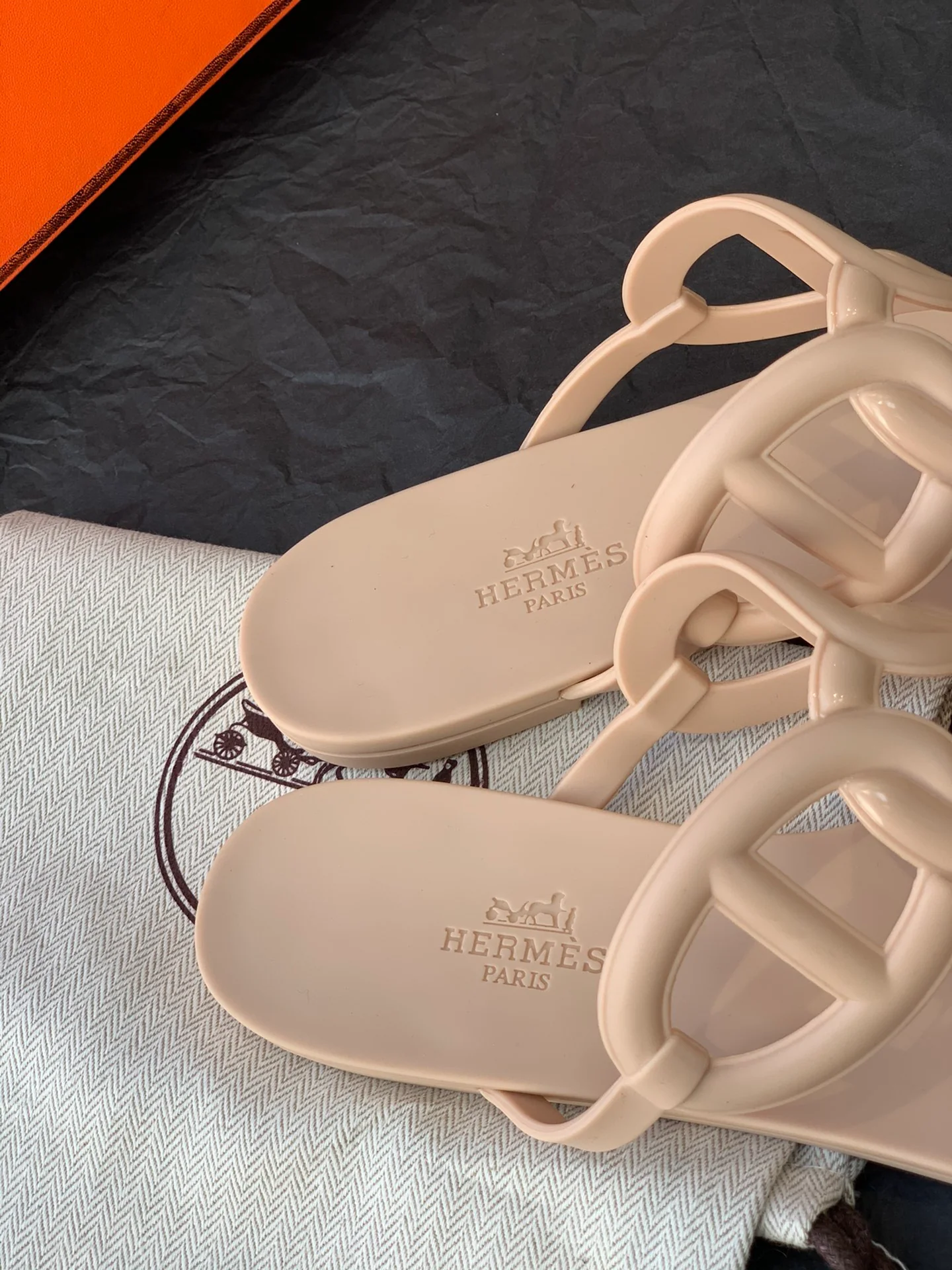 Новые шлепанцы Hermes-aloha 