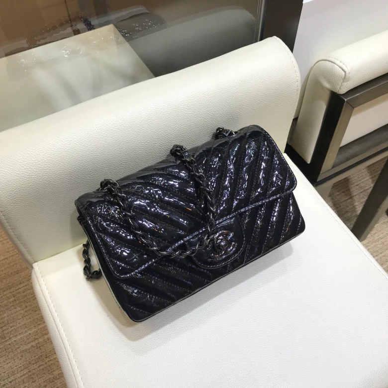 Коллекция Chanel Весна/Лето 2018 - Плиссированная металлизированная кожа - Телячья кожа - Сумка CF - 20 см - 1