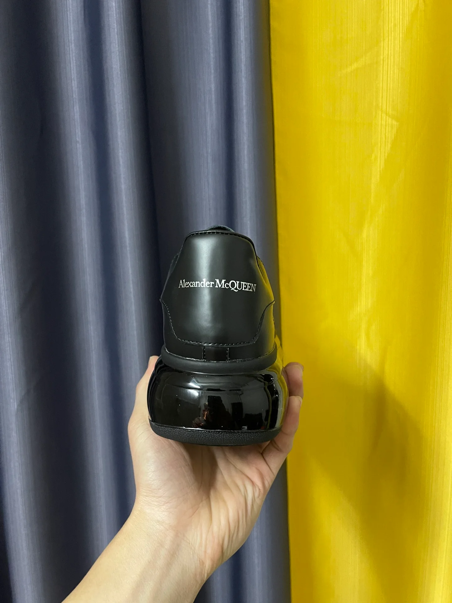 Классические белые кроссовки McQueen - унисекс - полностью из черной кожи с черной воздушной подушкой