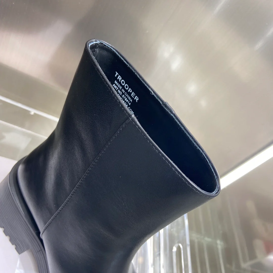 Ботильоны Balenciaga Trooper с квадратным носком, коллекция осень/зима 2023.