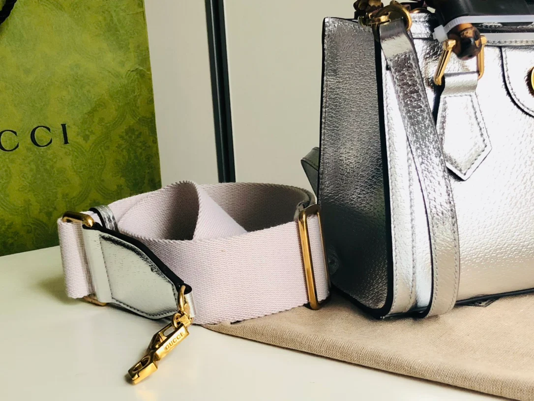 Сумка Gucci Bamboo, серебристая, 20x16x10 см.