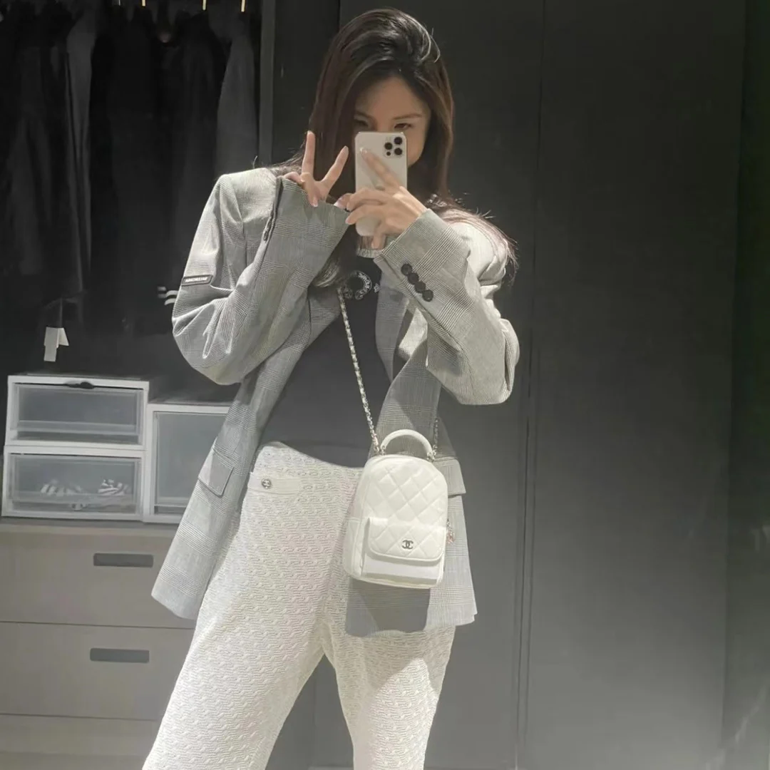 Новый оригинальный мини-рюкзак Chanel 24c - белый