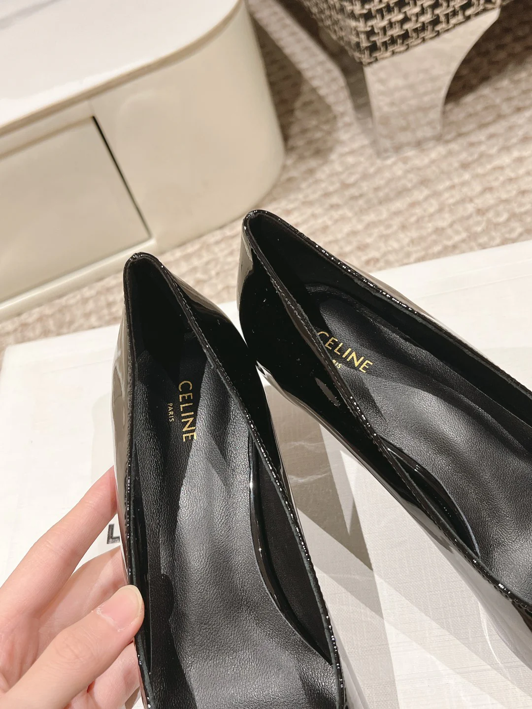 Балетки Celine с острым носком и невысоким каблуком - черные