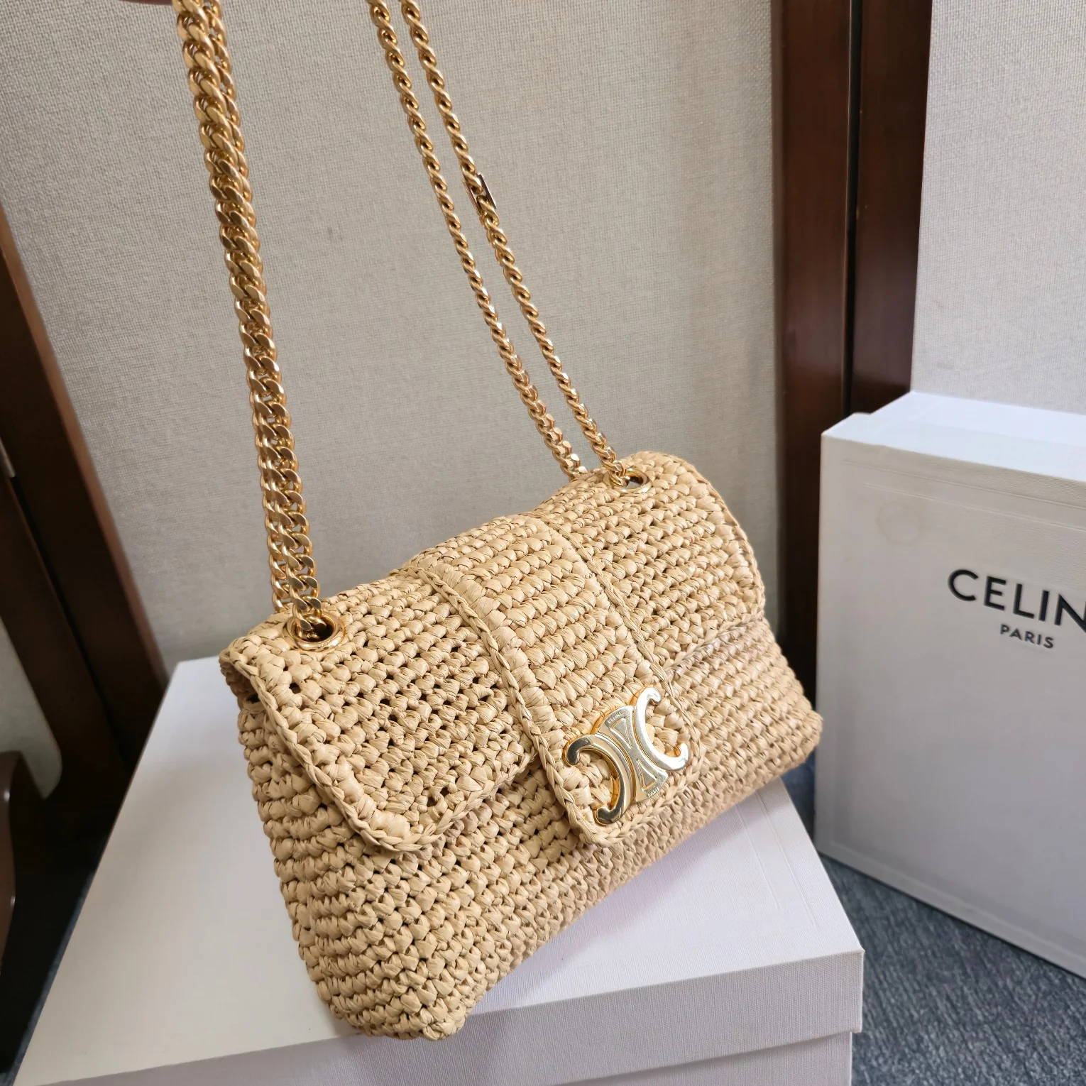 Сумка Celine Teen Victory с плетеной цепочкой, маленькая, бежевая.