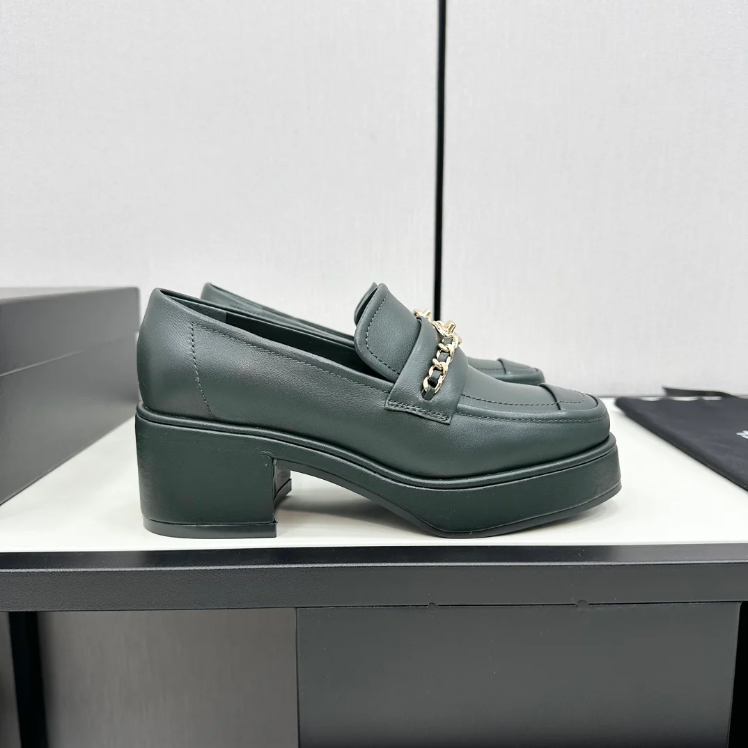 Кожаные туфли на платформе Chanel 2024 — темно-зеленые
