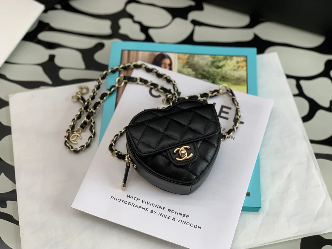 Поясная сумка Chanel с сердечком и стёжкой - 2 шт.