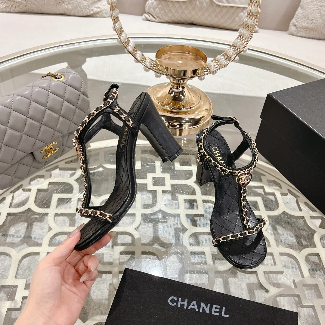Босоножки на высоком каблуке Chanel 2024 — черные