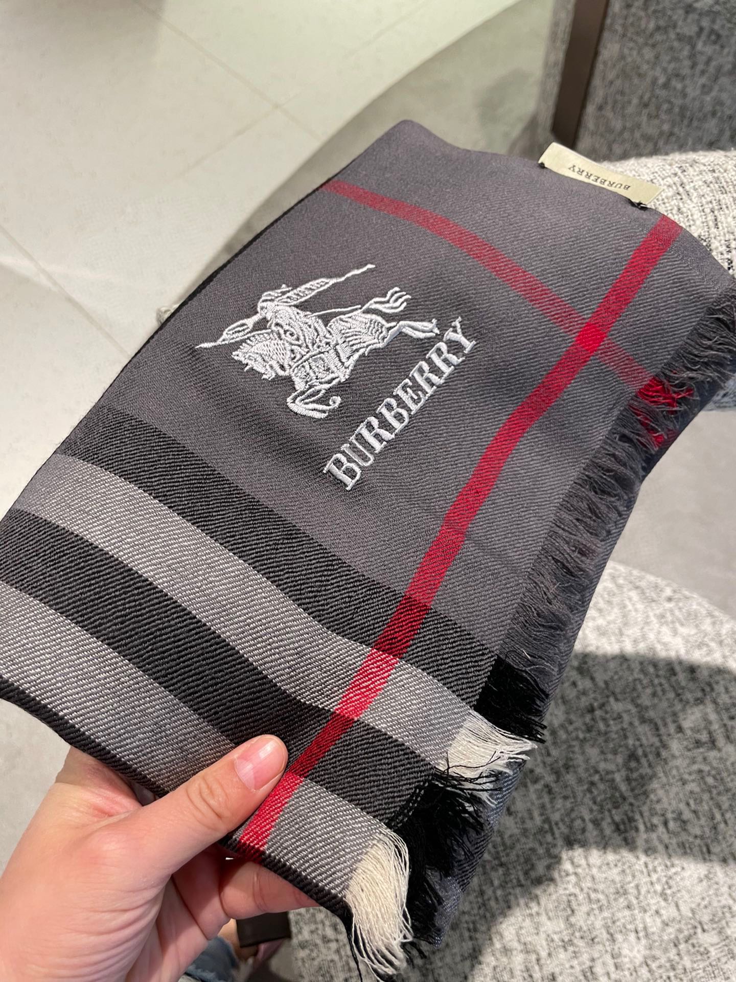 Шерстяной шарф Burberry в клетку - 70 см - 200 см - серый