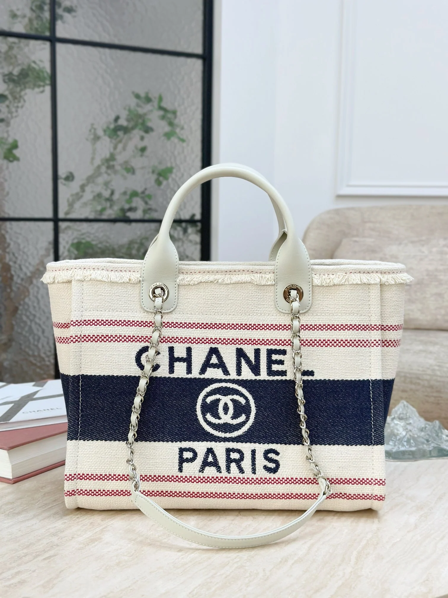 Пляжная сумка Chanel 25c, косметичка, красно-синяя.