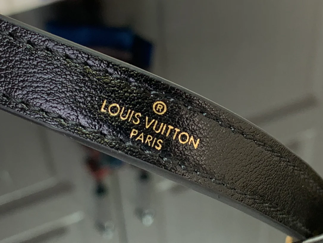 LV-m13140-nova-маленькая сумочка-черная