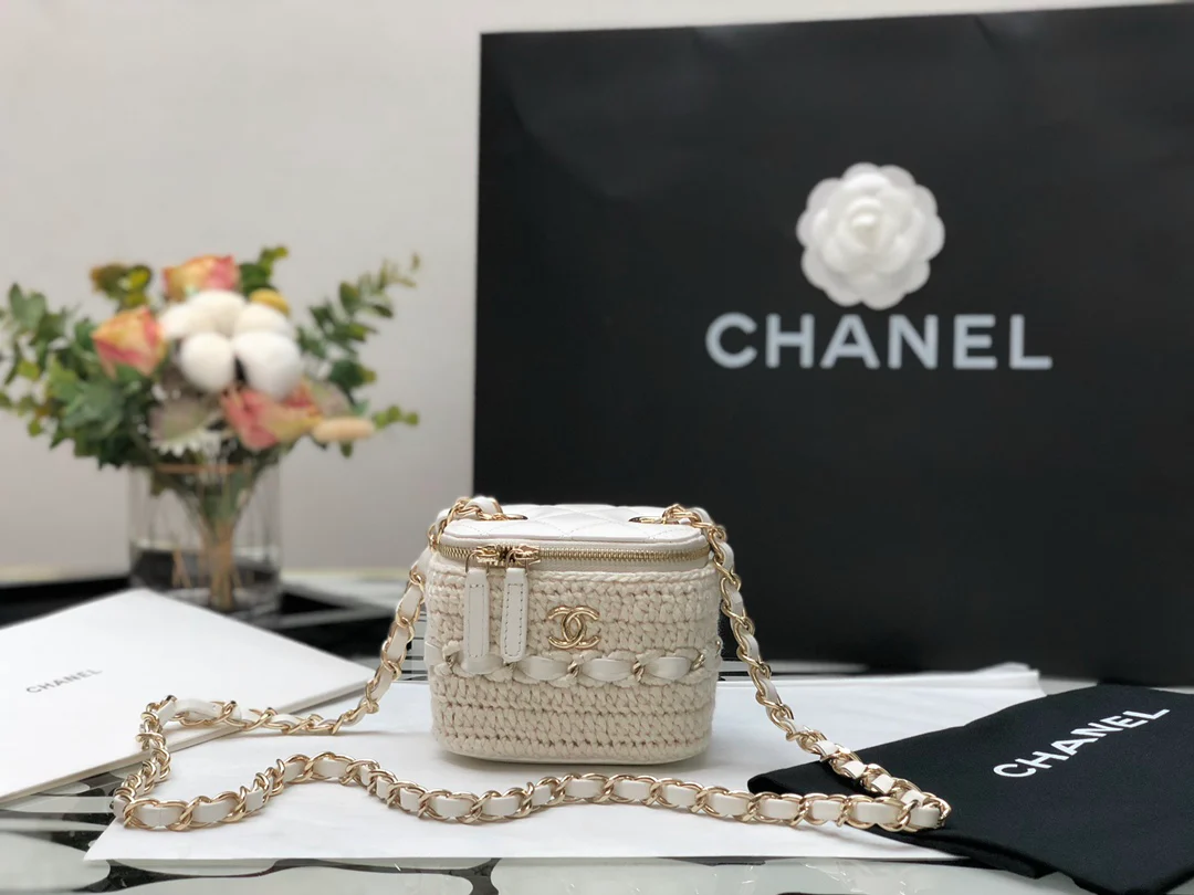 Новинка весеннего сезона 2022 года от Chanel - Плетеная коробка - Белый