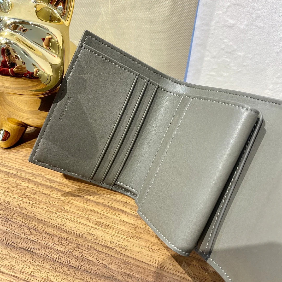 маленький короткий трехсекционный кошелек Celine с ремешком из зернистой ткани