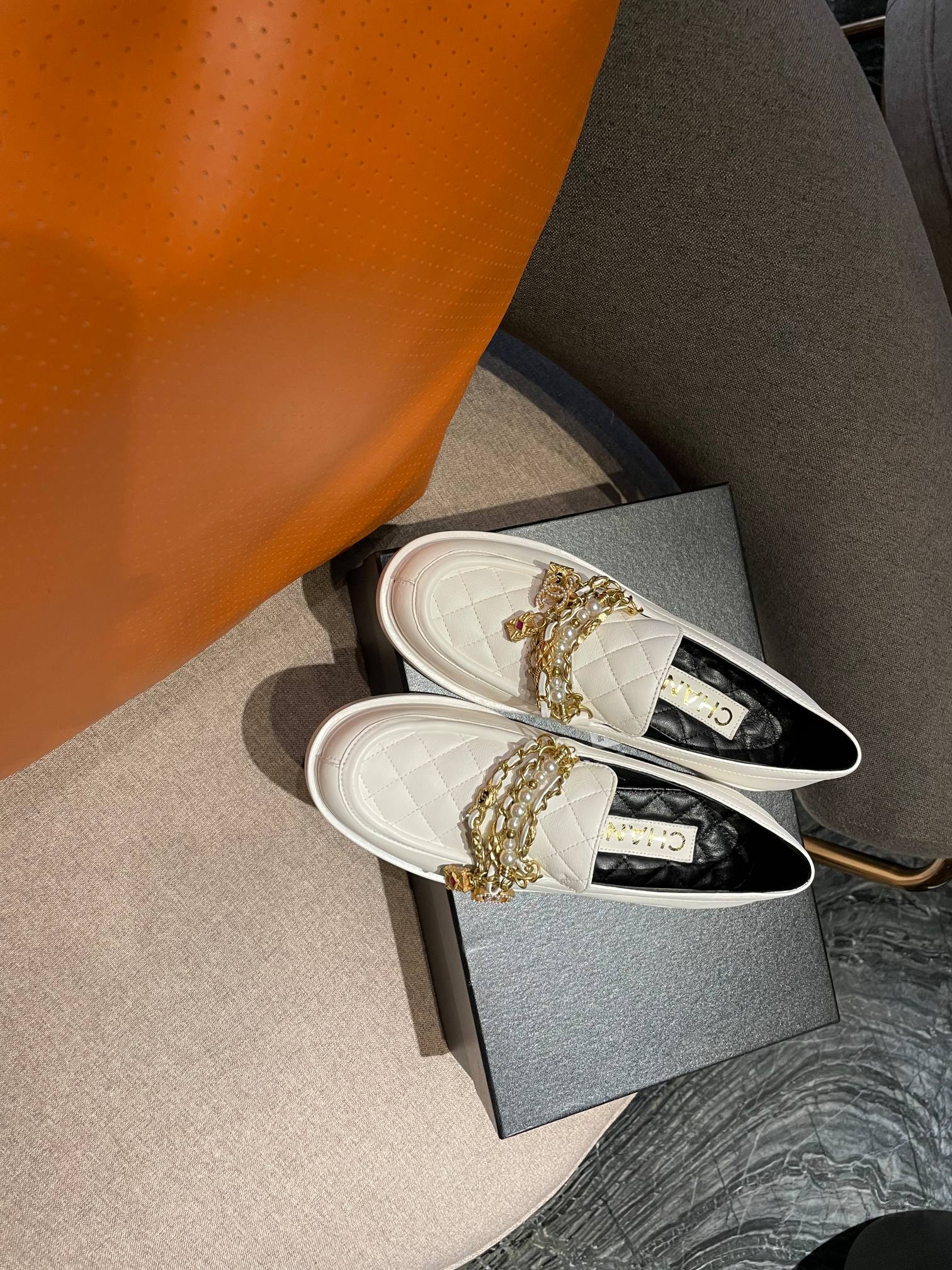 Chanel - Кожа - Белый