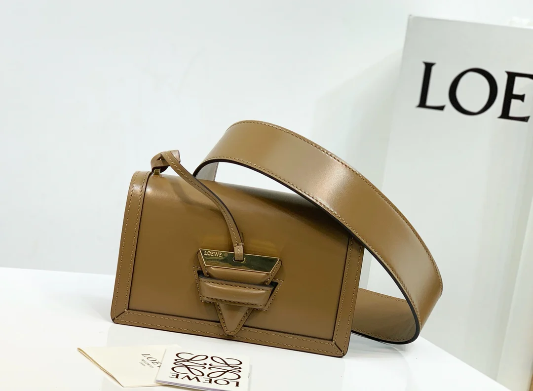 Треугольная сумка Loewe - Телячья кожа - Маленькая - 4