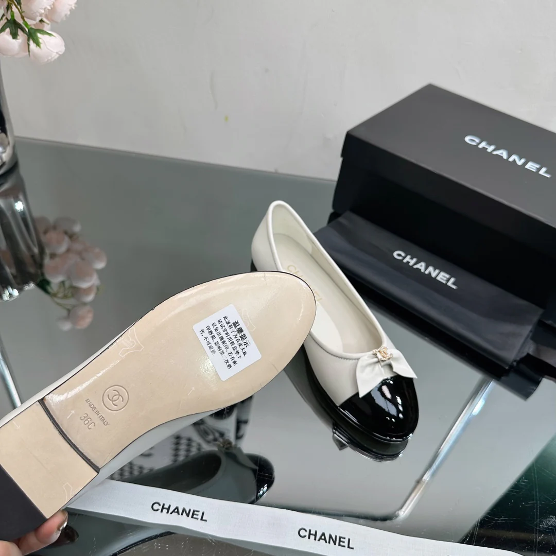 Новинка сезона весна/лето 2023 от Chanel - Балетки - Белые