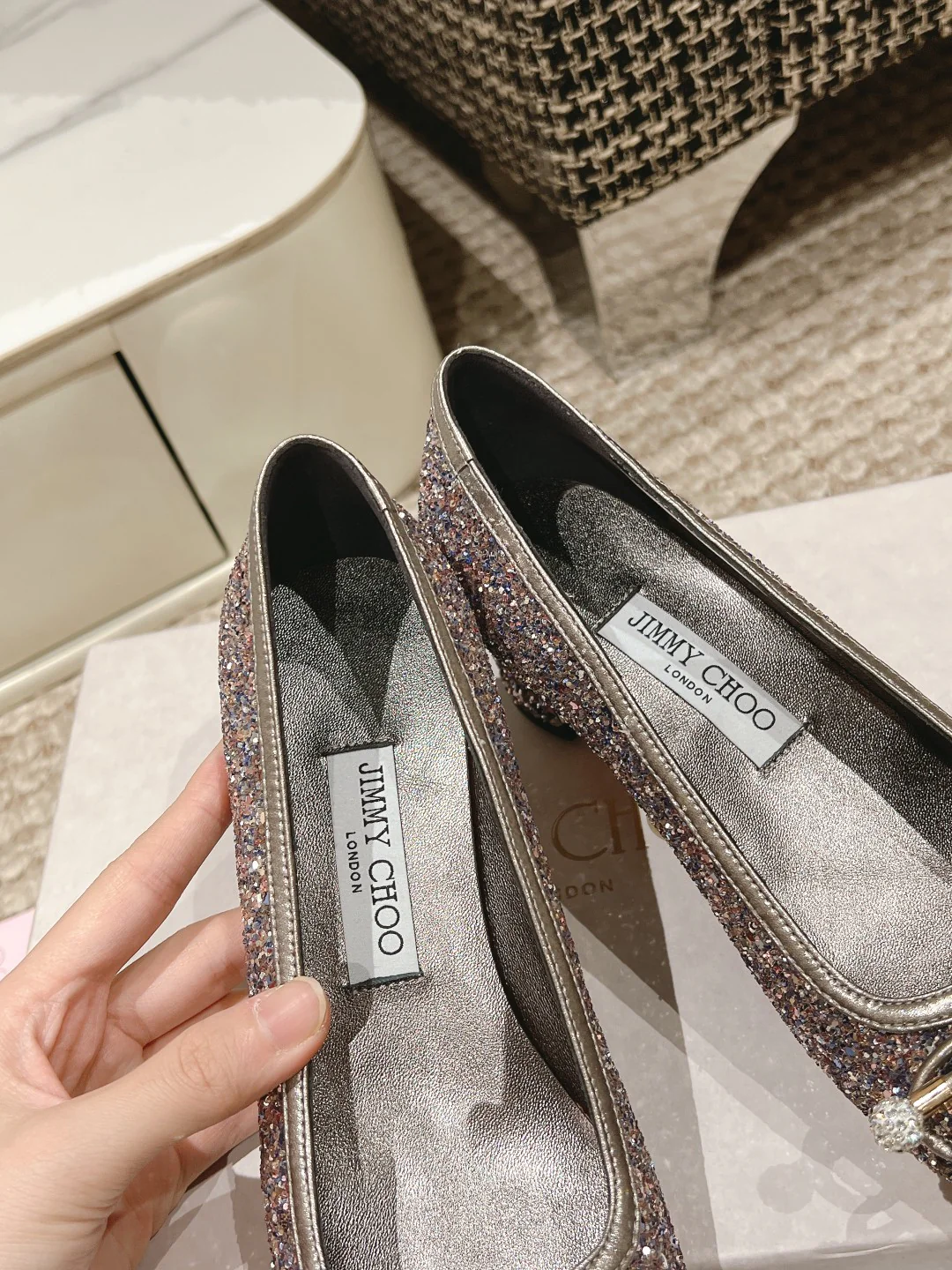 Jimmy - Простые туфли на низком каблуке с острым носком - Серебристые