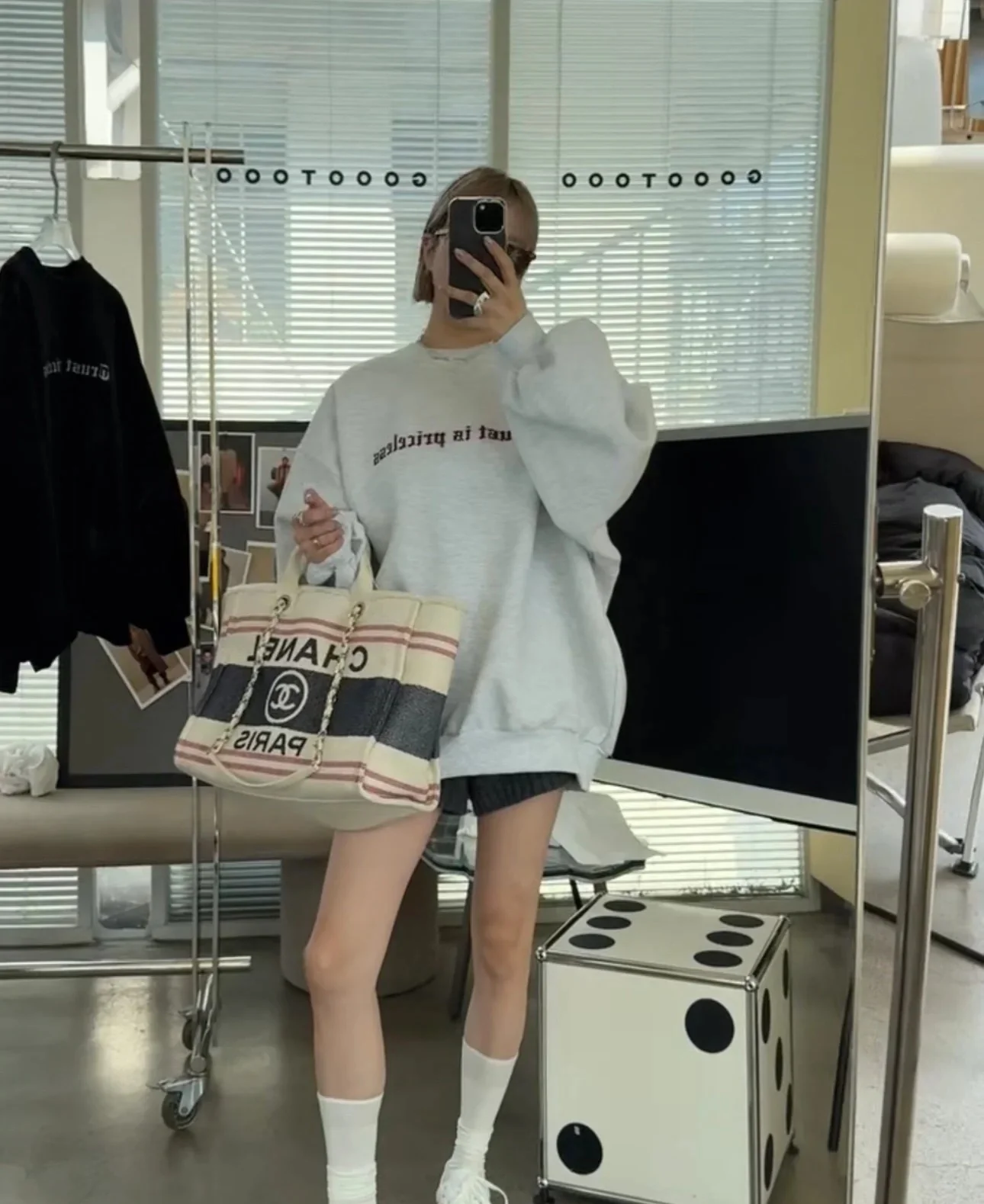 Пляжная сумка Chanel 25c, косметичка, красно-синяя.