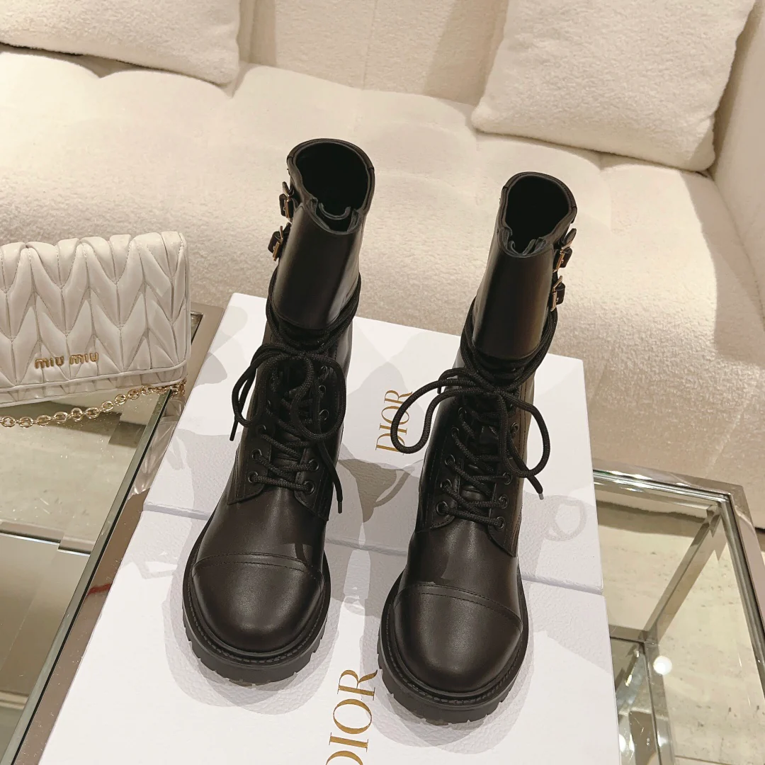 Новинка сезона осень/зима 2023 от Dior — Ботинки Dr. Martens на шнуровке — Черные