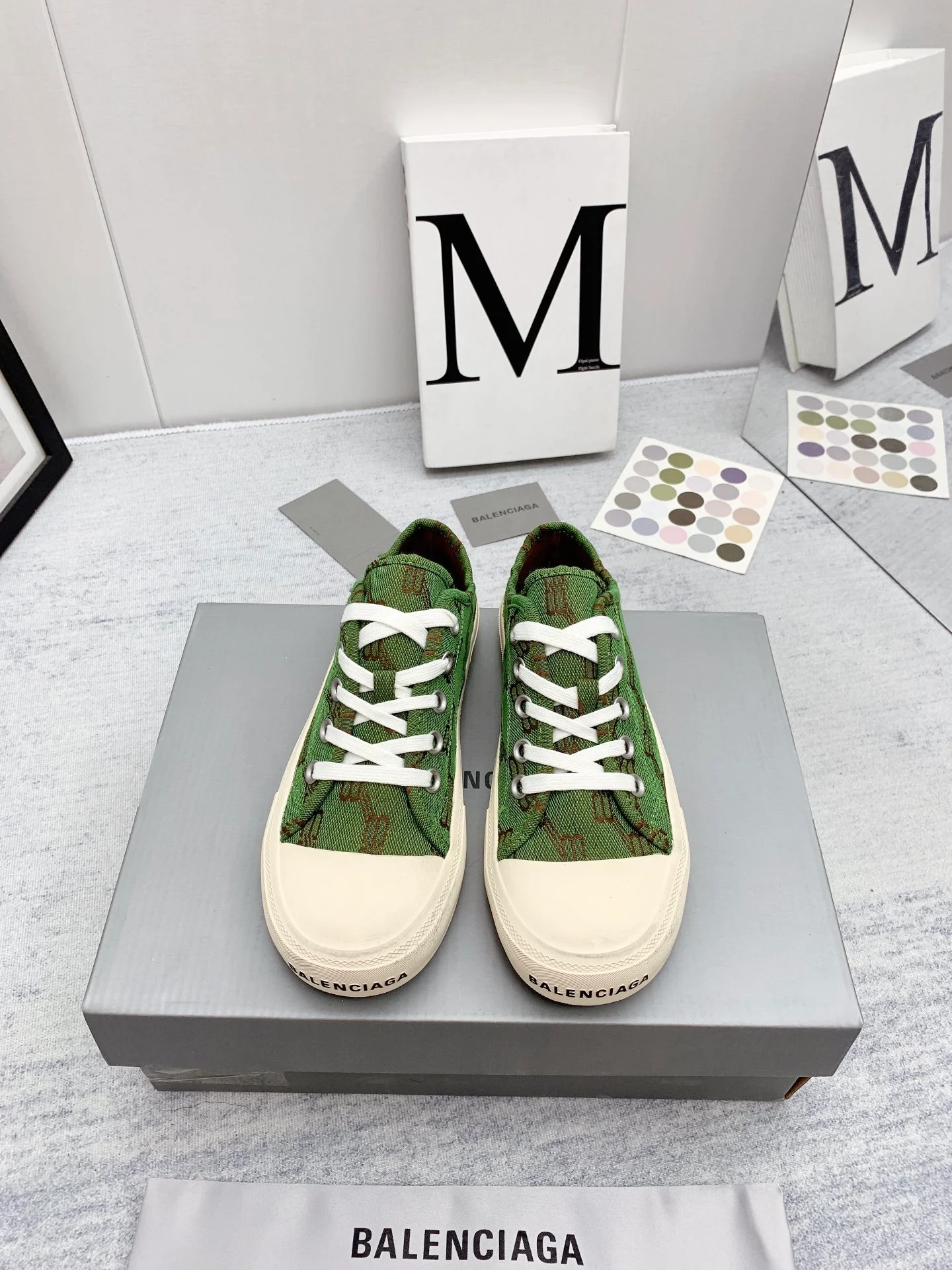 Новинка сезона осень/зима 2022 от Balenciaga - Парижские парусиновые туфли - Унисекс - Зеленый