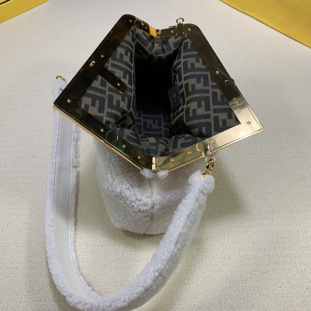 Средняя белая шерстяная сумка Fendi-first