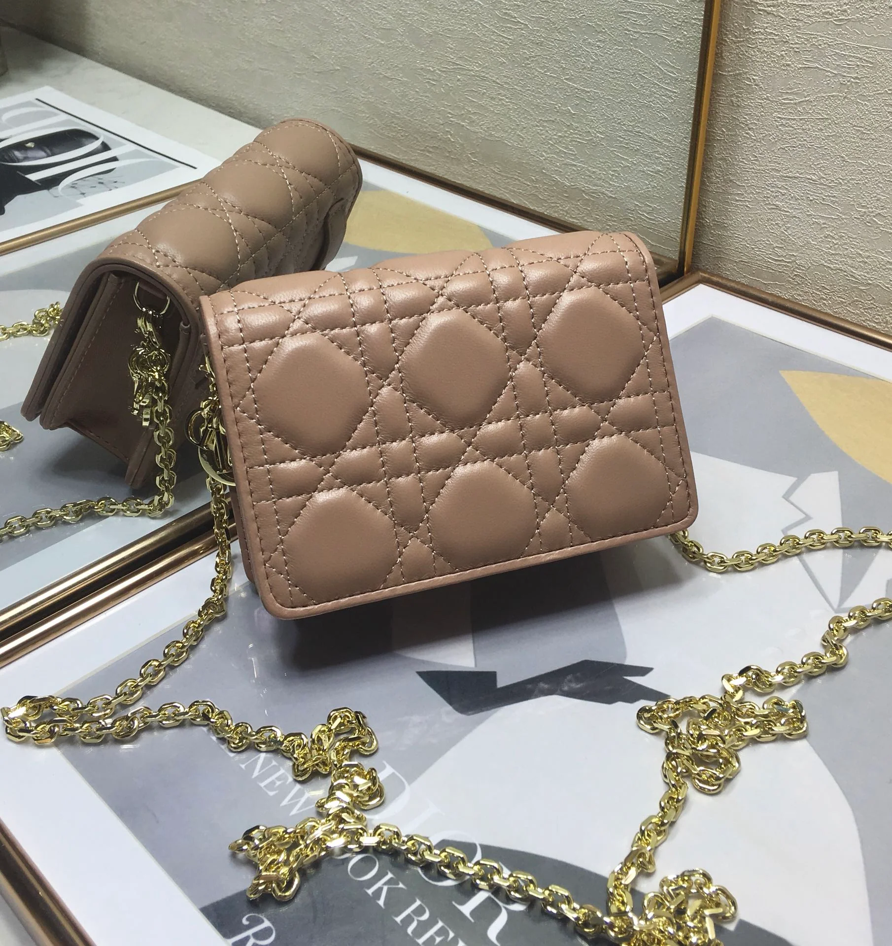 Dior Lady Dior Nano 链条卡包／腰包-豆沙粉