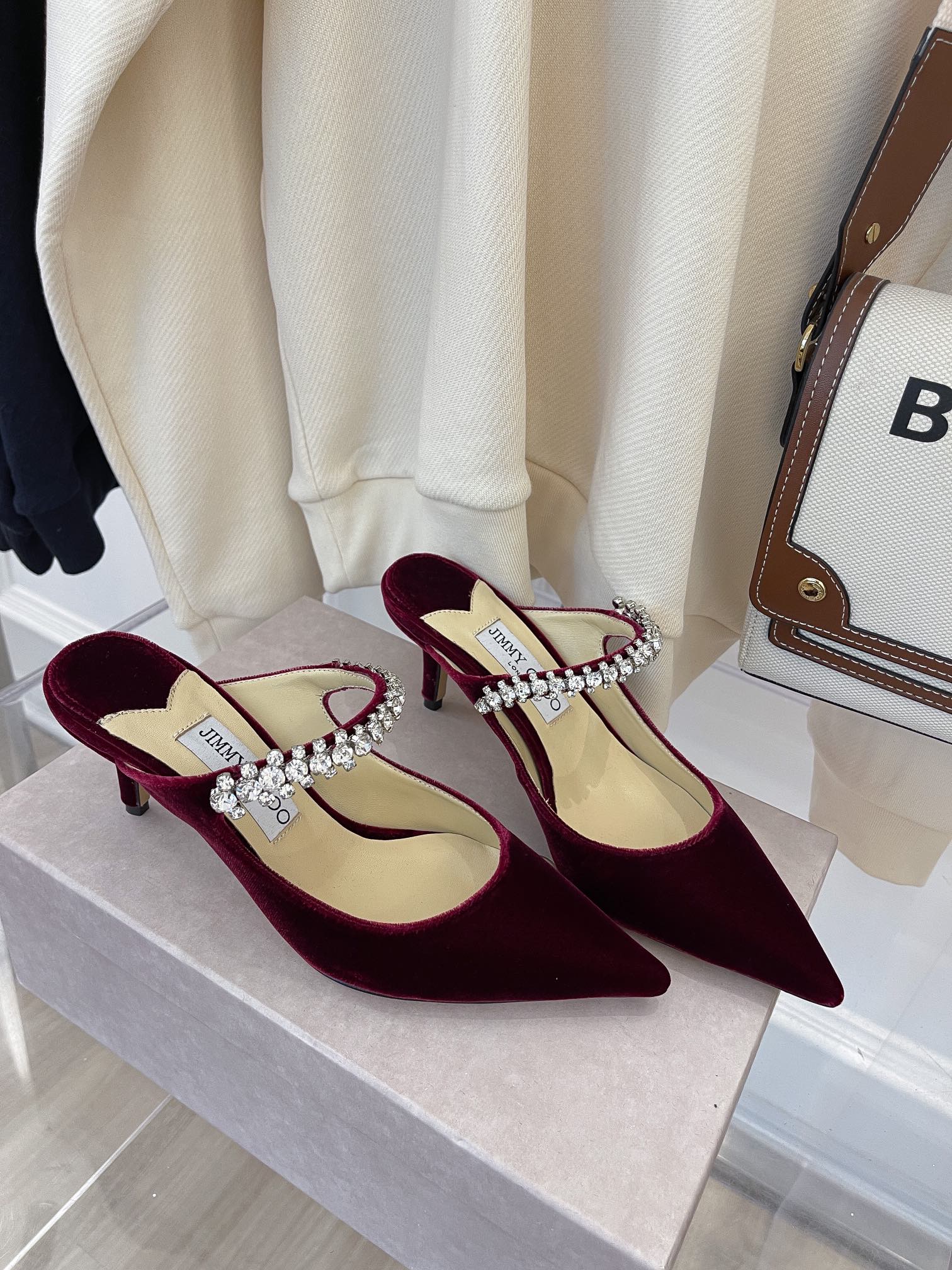 Сандалии на низком каблуке Jimmy Crystal Chain