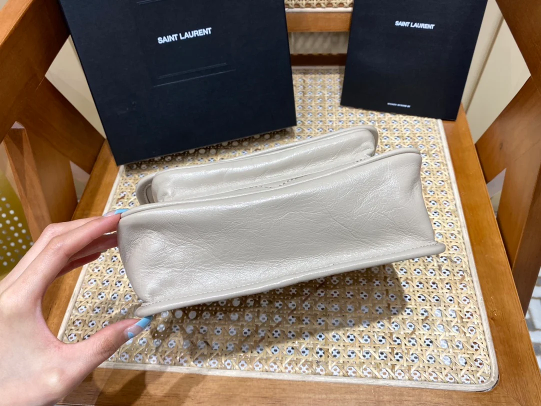 YSL Small Niki Leather - Светло-серая телячья кожа с масляной пропиткой и воском - С D-образной пряжкой - 1 шт.