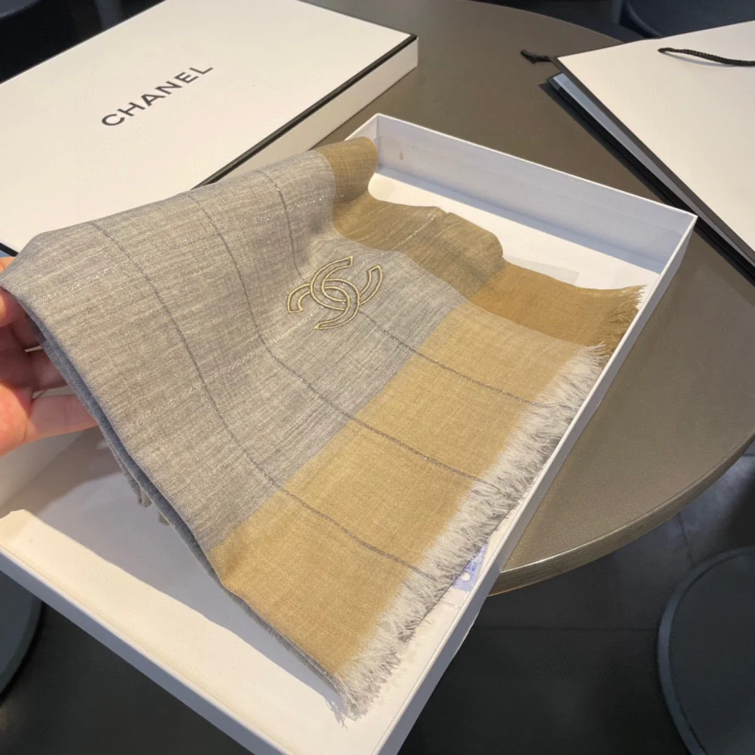 Chanel - Легкий шарф в клетку с золотой нитью - 90-210 см - Высококачественный австралийский импортный чистый кашемир - 1 шт.